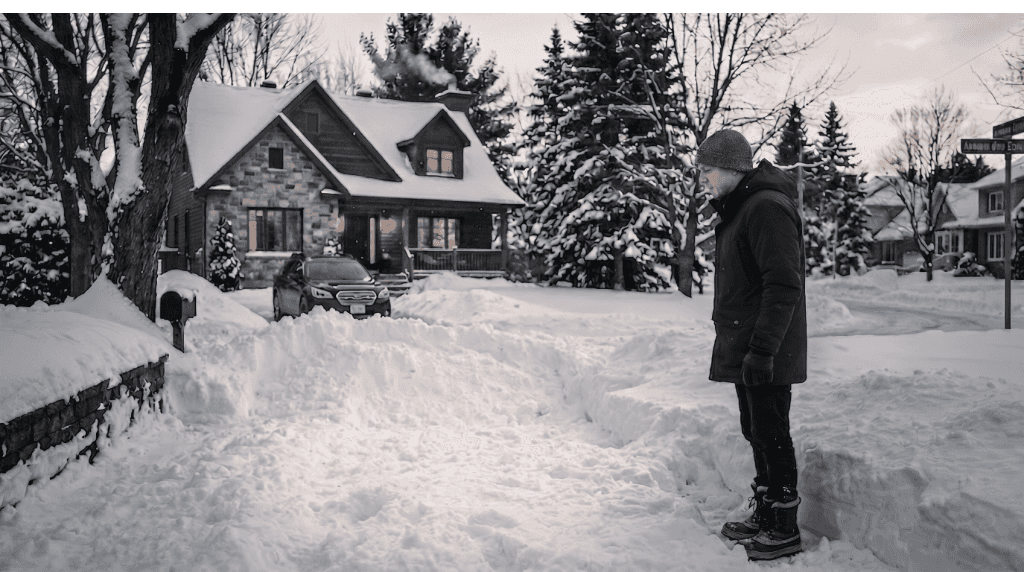 Entrée résidentielle dégagée sous la neige
